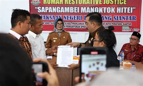 Kejari Siantar Selesaikan Kasus Penganiayaan Lewat Restorative Justice