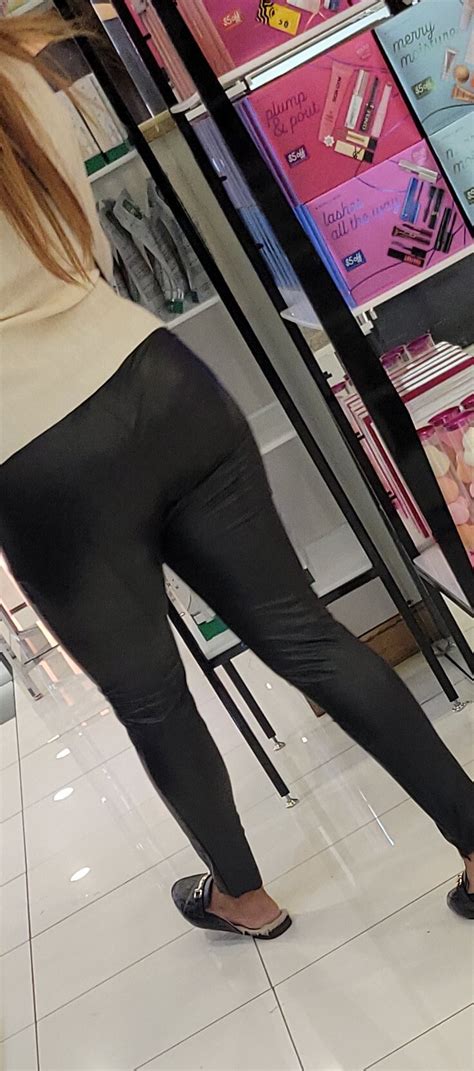 Ebony Milf Worker S Booty In Leather Leggins Spandex Leggings Yoga Pants Forum
