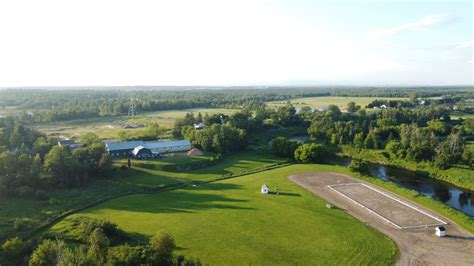 Domaine équestre (écurie) à vendre - Fermes - Lévis - Petites annonces