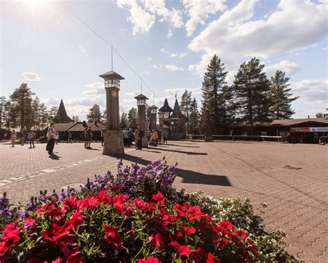 Polarkreis Im Weihnachtsmanndorf In Rovaniemi Lappland Finnland