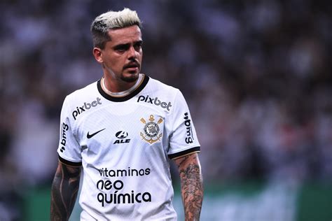 Fagner mostra liderança e fez pedido urgente ao elenco do Corinthians