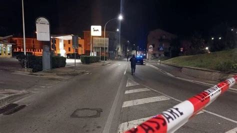 Omicidio A Terni Ucciso A Calci E Pugni In Strada Muore 42enne La