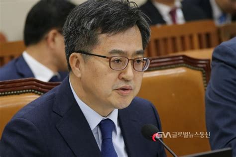 Gna 포토 답변하는 김동연 기획재정부장관 겸 경제부총리 글로벌뉴스통신gna