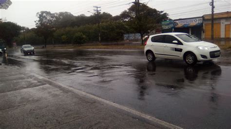 Tempo chuvoso deve permanecer em Salvador até esta quarta feira 24