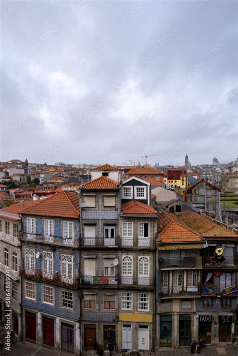 Imagen De Las Peculiares Casas De La Ciudad De Oporto Con Los Azulejos