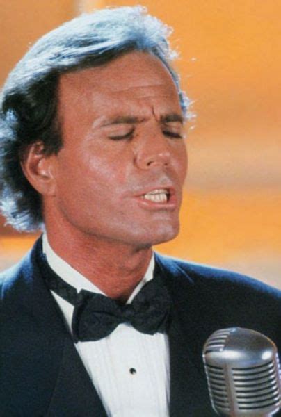 Julio Iglesias De Un Elegante Mercedes Benz En Euros A Esto