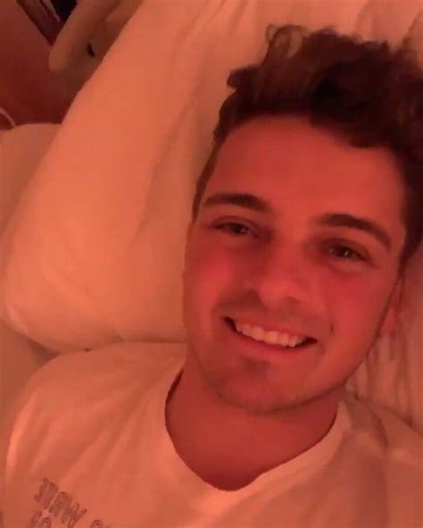 Pin de Irlanda Salero en MARTIN GARRIX Poses de fotografía masculinas