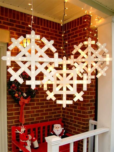 15 Beautiful Christmas Outdoor Lighting DIY Ideas - Making Lemonade