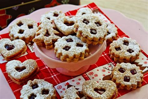 Authentic Linzer Cookies Recipe - THE famous Austrian Christmas Cookie ...