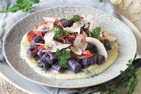 Ricetta Gnocchi Di Patate Viola Con Crema Di Topinambur E Prosciutto