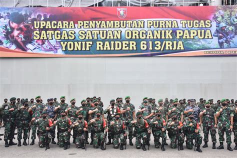 Pangdam VI Mlw Pimpin Upacara Penyambutan Purna Tugas Satgas Yonif