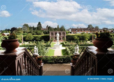 Kenilworth Castle Restored Elizabethan Gardens Editorial Image - Image ...