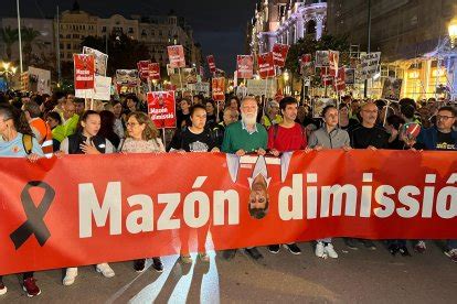 Milers de persones es manifesten a València exigint la dimissió de