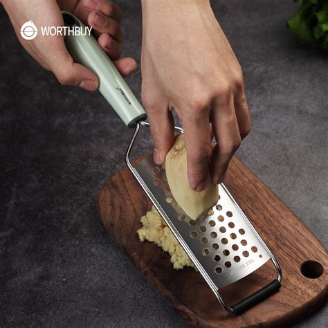 Worthbuy Manual Garlic Grater Stainless Steel Garlic Press With