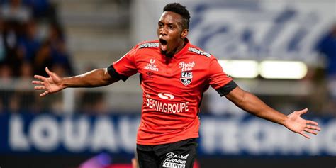 Domino S Ligue J Aj Auxerre Ea Guingamp En Avant Guingamp