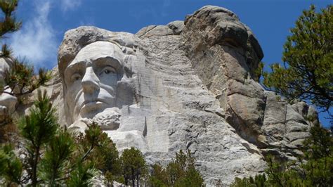 The Heads On Mount Rushmore – EcoTravellerGuide