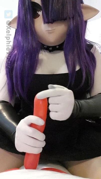 Xelphie S Balloon Foodjob With Pop British Handjob Porn Xhamster