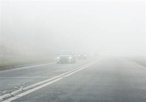 Precaución si hay niebla en la carretera cómo reducir el riego de