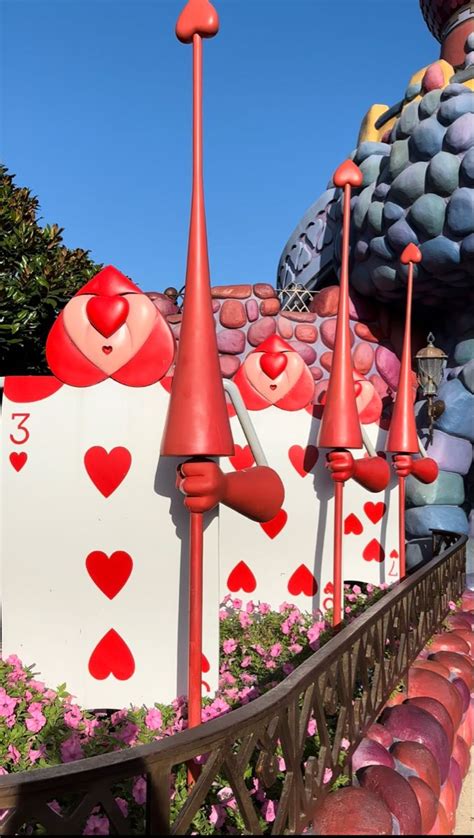 alice in wonderland queen of hearts castle | Disneyland paris ...