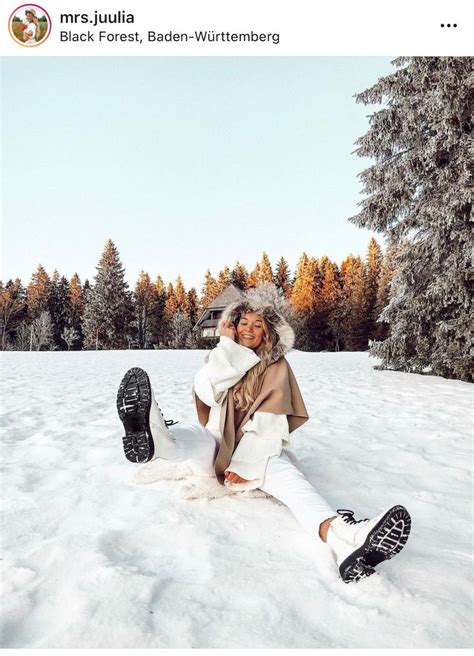 22 Creative Winter Photoshoot Ideas - Whimsical Winter Photography Guide | Winter senior ...