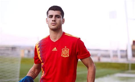 Pol Mique Autour Du Nouveau Maillot De L Espagne