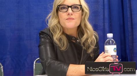 Lucifer Wondercon 2017 Interview Rachael Harris Teases Dr Linda S Scenes And S2 Finale Youtube