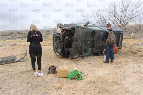 Vuelca su camioneta al entrar a Juárez