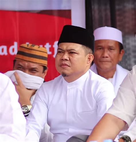 Kemarau Panjang Relawan AMIN Dan Caleg PKB Salurkan Bantuan Air Bersih