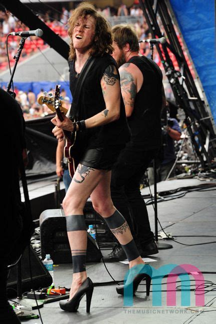 10 Hot Sexy Laura Jane Grace Bikini Pics