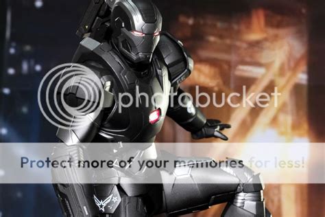 O Novo Máquina de Combate pela Hot Toys Universo Marvel
