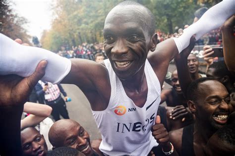 Así fue la hazaña de Kipchoge para bajar de dos horas en maratón Foto