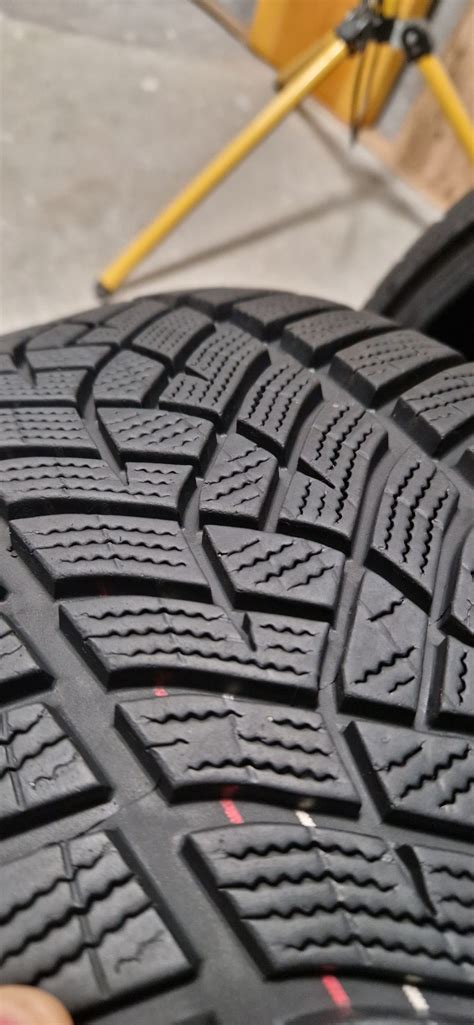 Opony zimowe 2szt GOODYEAR ultra GRIP performance 225 55 16 Dębinki