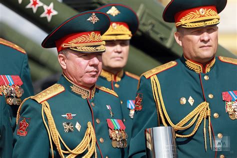 Командующий войсками ЗВО генерал-полковник Александр Журавлёв. Дарья ...