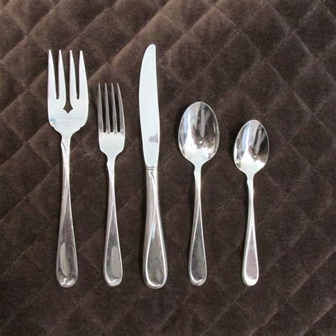 Oneida Stainless Flatware Flight Reliance 23 Pc Set Glossy Silverware