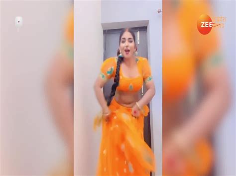 Bhojpuri Hot Actress Saba Khan Shandar Dance On Pawan Singh Trending Bhojpuri Song Laal Ghagra