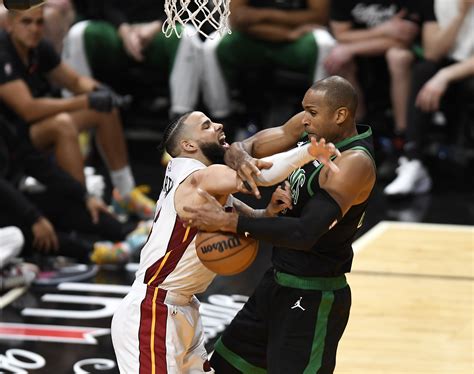 Derrick Whites Big Night Sends Celtics To 3 1 Edge On Heat Reuters