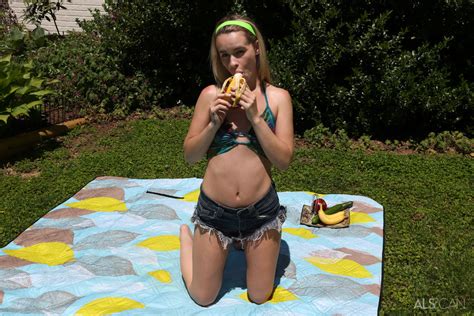 Blonde Teen Khloe Kingsley Displays Her Flexibility During Vaginal Insertions CoedCherry