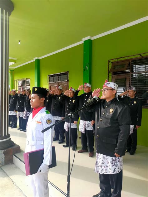 Man 2 Lamongan Laksanakan Upacara Hari Pendidikan Nasional 2024 Man 2