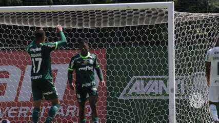 Abel promove jogo treino entre o elenco do Palmeiras durante preparação