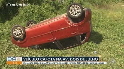 Motorista fica ferido após veículo capotar e cair em ribanceira na