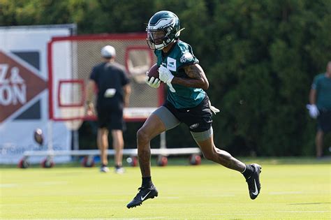 DeVonta Smith Returns to Eagles Practice