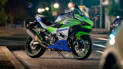 Kawasaki Ninja 40th Anniversary Edition 2024 In Retro Farben