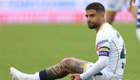 Naples gagne mais les fans s en prennent à Lorenzo Insigne Sportal fr