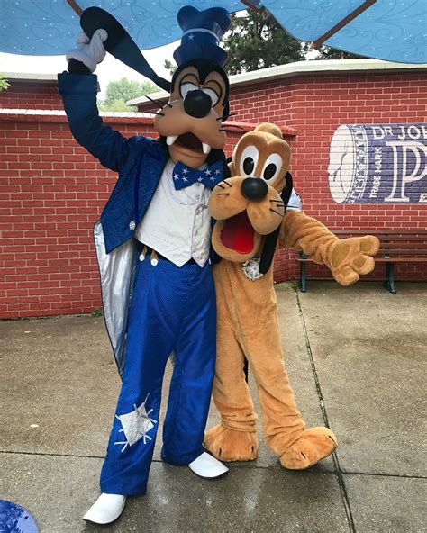 Goofy And Pluto Disney Characters Costumes Disney World Characters