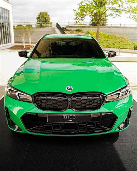 2023 BMW M340d Touring Facelift in Signal Green