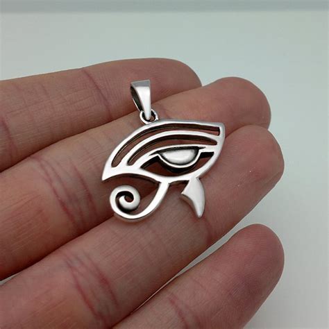 Amuleto Del Ojo De Horus Elaborado En Plata De Ley