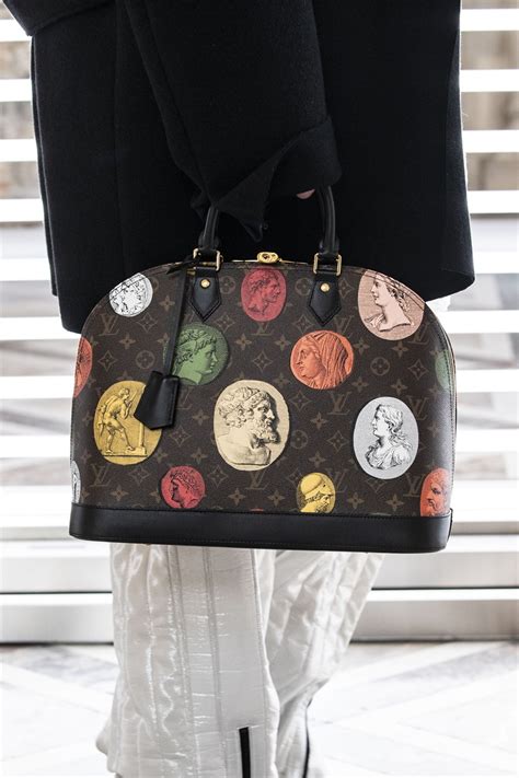 Louis Vuitton E Fornasetti Insieme Per Una Collezione Mitologica Gomoda