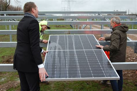 Eerste Stap Opwek Duurzame Energie In Overbetuwe Gezet Met Zonnepark