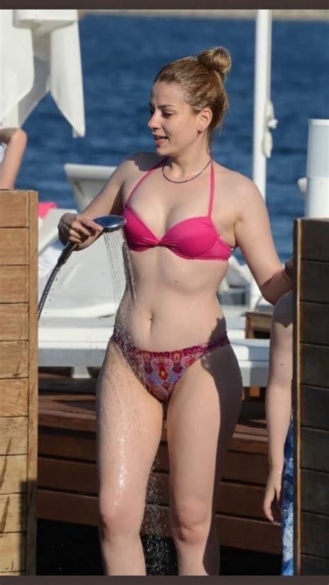 9 Hot Sexy Sera Tokdemir Bikini Pics