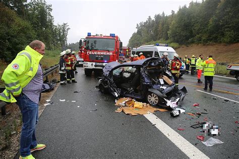 Schwerer Unfall Nach Starkregen Auf A9 Bei Bayreuth Bildergalerie